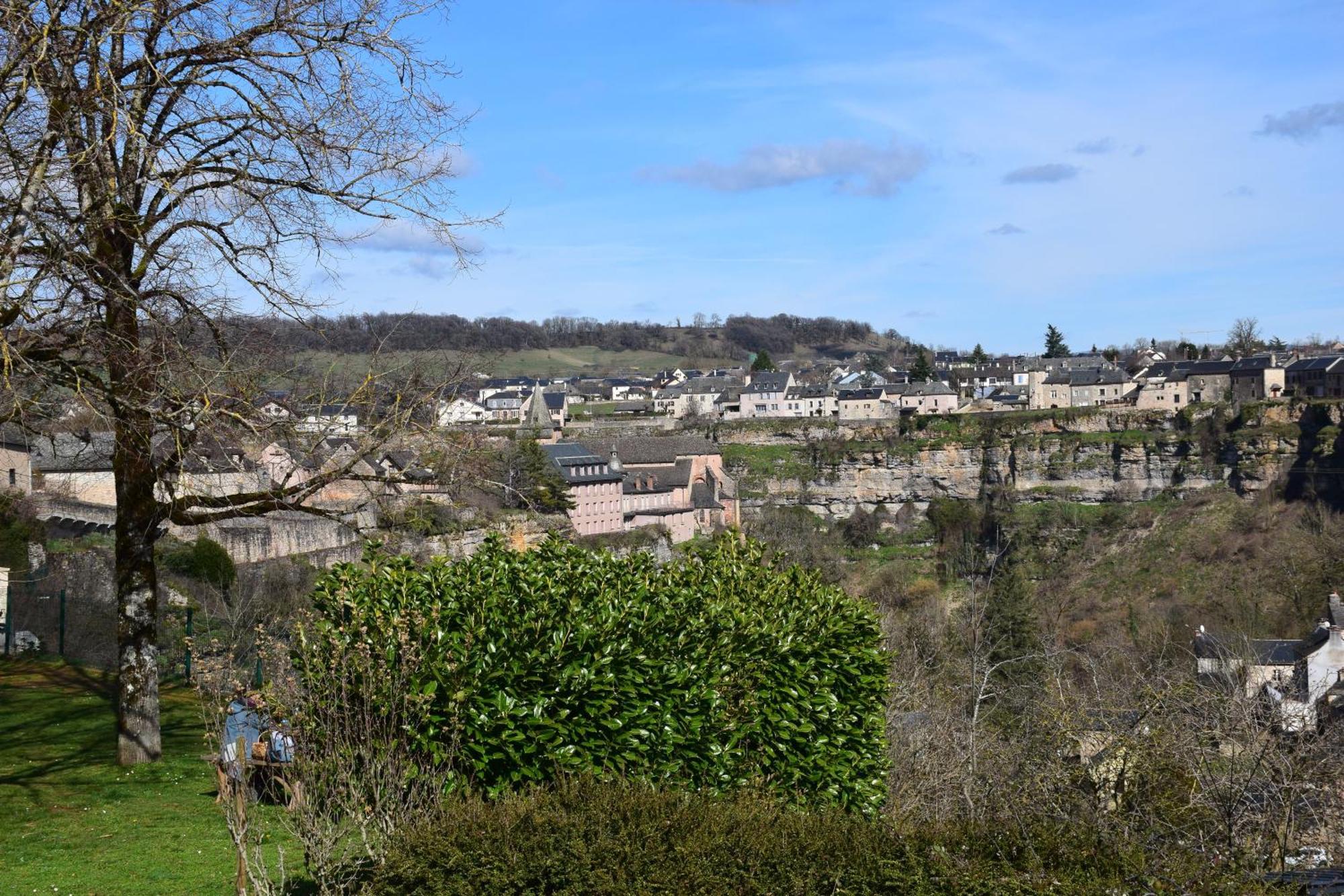 Gite Du Portalet Bozouls Bagian luar foto